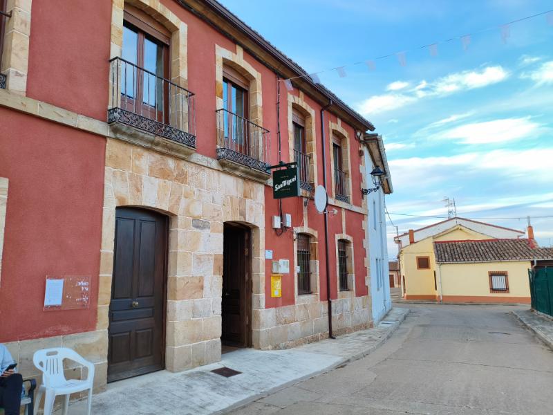 Ventosa de Pisuerga Ayuntamiento y bar pedanía de Herrera de Pisuerga Territorio BIC
