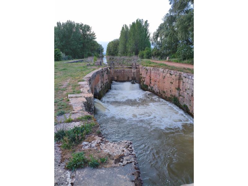 Canal de Castilla esclusa Ventosa de Pisuerga pedanía Herrera de Pisuerga Territorio BIC