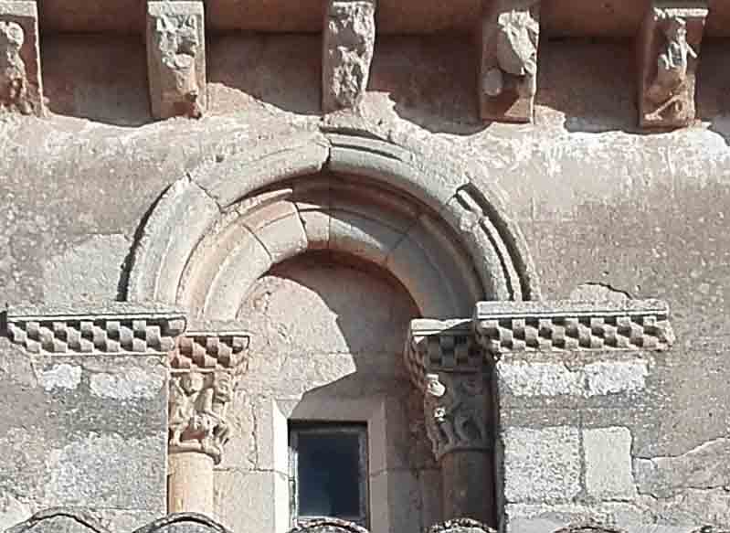 Iglesia de Santa María de la Asunción. Ventana. Villbermudo. Territorio BIC.