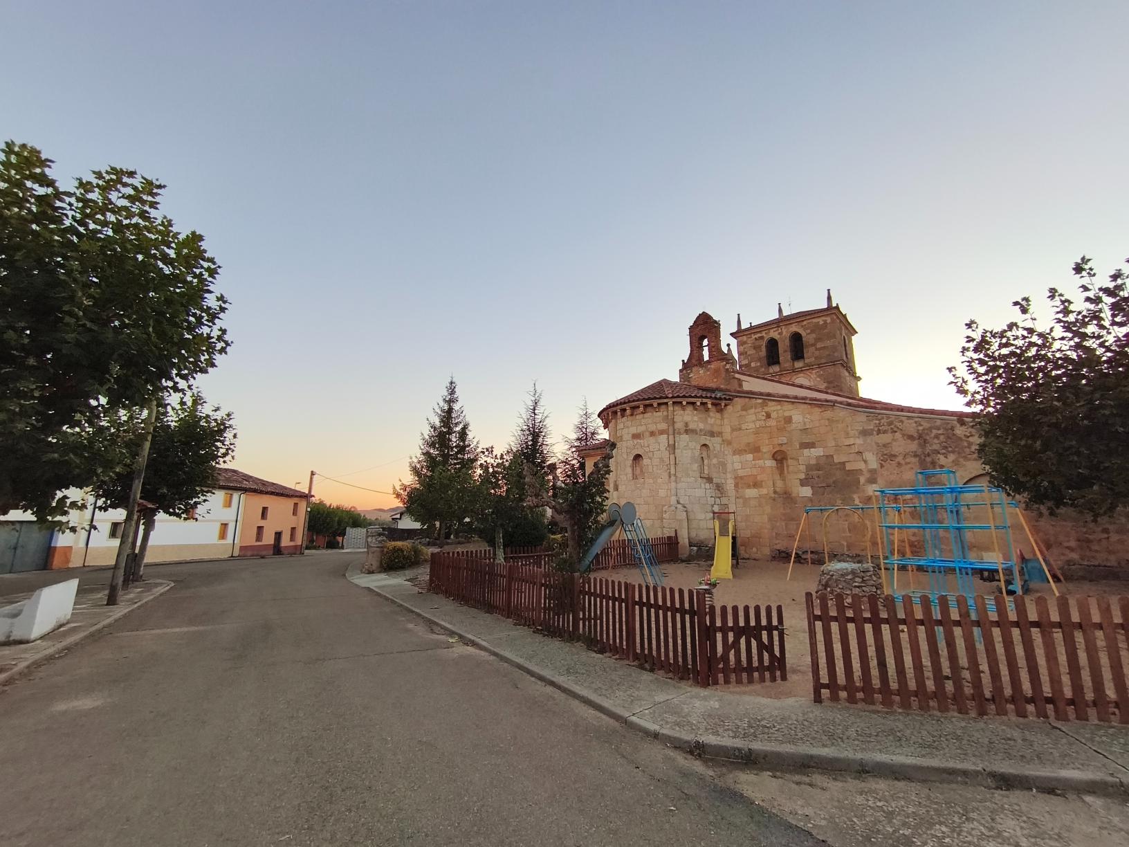 Plaza Villabermudo barrio de Herrera de Pisuerga Territorio BIC románico palentino