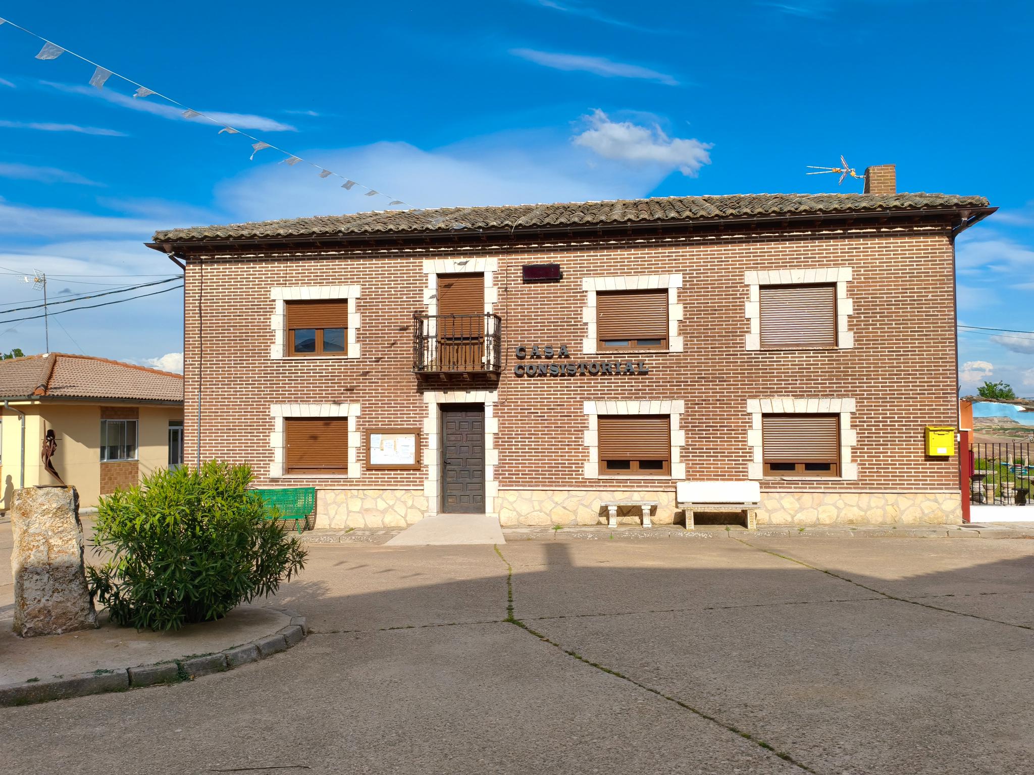Fachada del ayuntamiento Naveros de Pisuerga Territorio BIC pedanía de Herrera