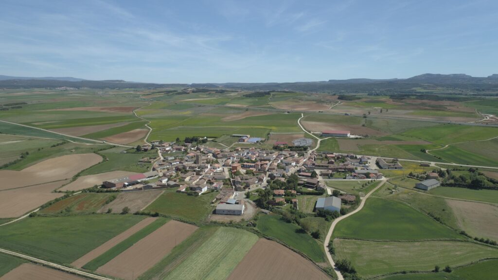 Villabermudo localidad a vista de pájaro aérea localidad de Herrera de Pisuerga